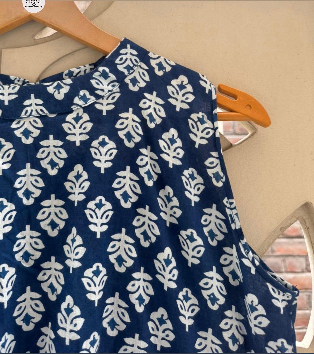 Ink Leaf Side Slit Top